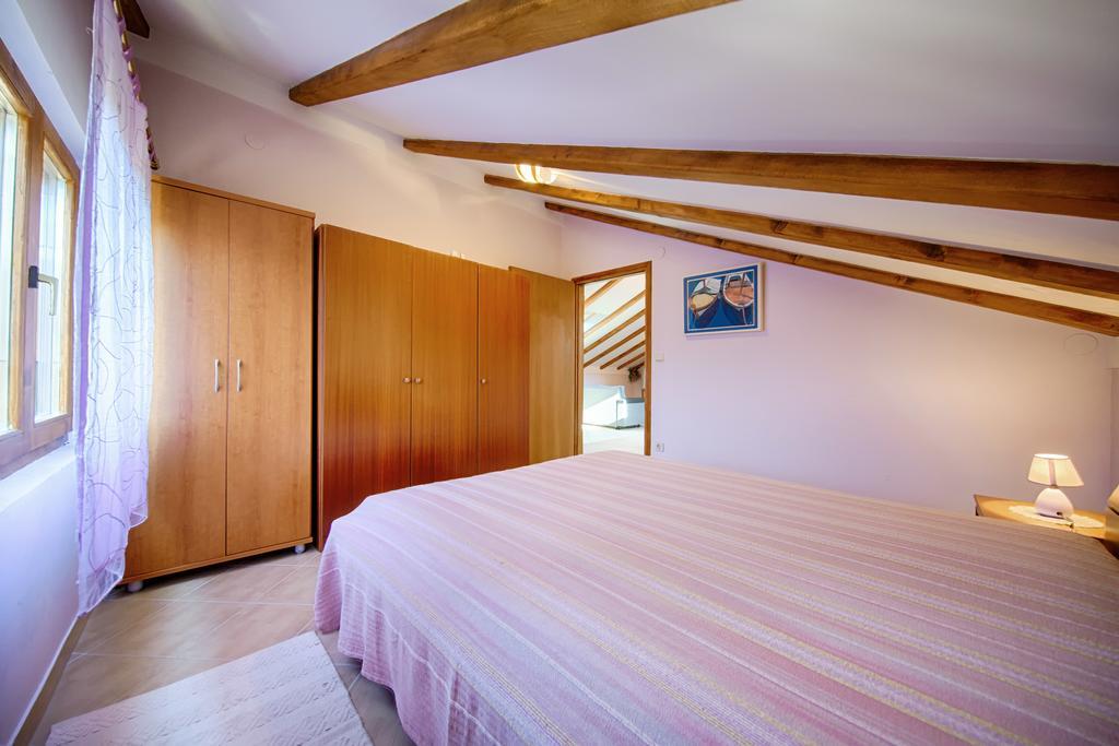 Apartments Pol Murvu Vis Exterior photo