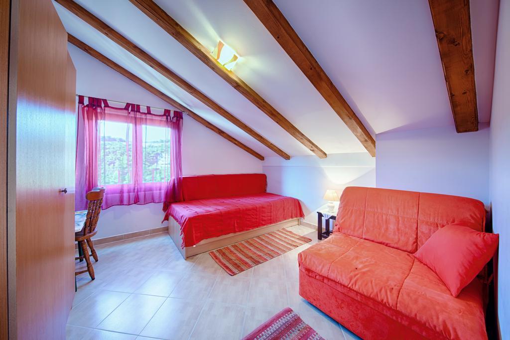 Apartments Pol Murvu Vis Exterior photo